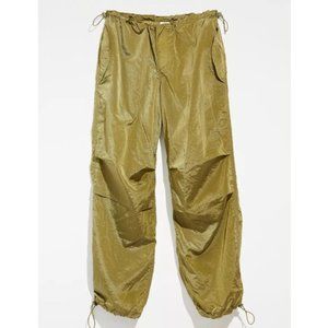 Urban Outfitters iets frans… Shiny Balloon Parachute Cargo Pants XXS